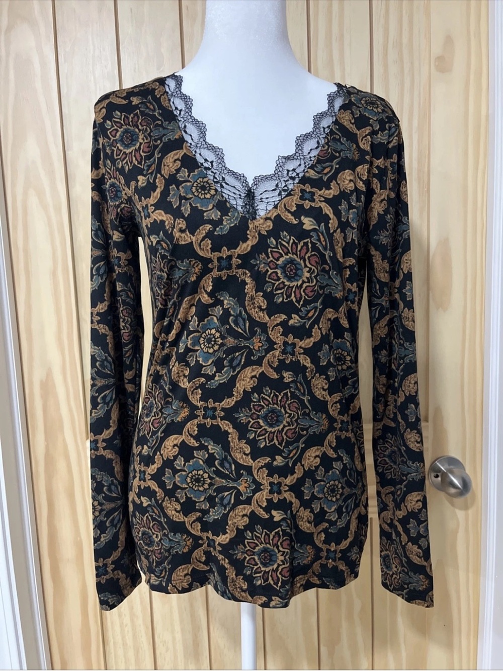 Daytrip Black Floral Lace Trim V-Neck Long Sleeve Top
